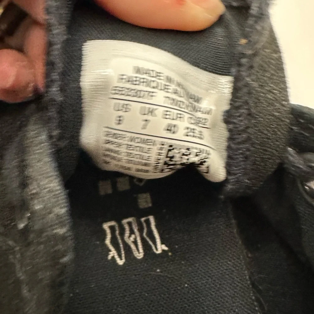 Converse Black and Silver Sneakers with Canvas Material - Picture 6 of 6